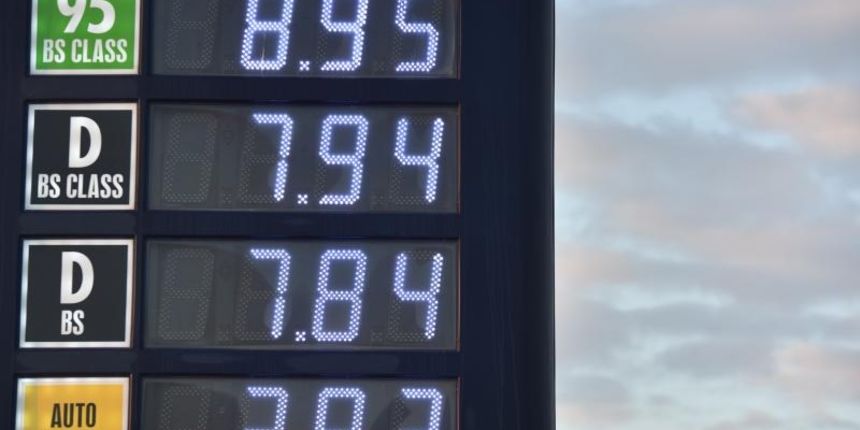 Od ponoći na benzinskim postajama širom Hrvatske znatno niže cijene goriva. Photo: Hrvoje Jelavic/PIXSELL