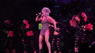 Zadar, 251110
Sportski centar Visnjik.
Koncertni spektakl TopStars.
Na koncertu pred punom dvoranom vecinom mladje publike pjevaci Tony Cetinski, Franka Batelic, Indira Vladic i Luka Bulic pjevali su glazbene hitove.
Na slici: Indira Vladic.
Foto: Andri Zadar, 251110
Sportski centar Visnjik.
Koncertni spektakl TopStars.
Na koncertu pred punom dvoranom vecinom mladje publike pjevaci Tony Cetinski, Franka Batelic, Indira Vladic i Luka Bulic pjevali su glazbene hitove.
Na slici: Indira Vladic.
Foto: Andri