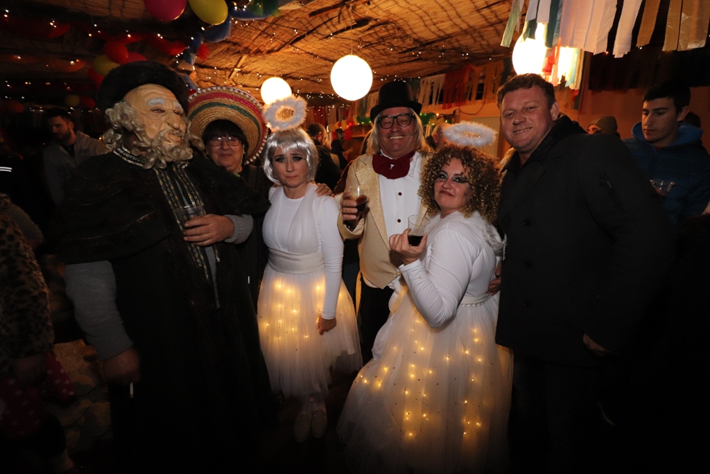 Cirkultura i Jasmin Stavros otvorili Maškare na Viru Cirkultura i Jasmin Stavros otvorili Maškare na Viru