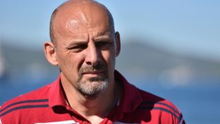 Zadar: Akcija mladih podigla hrvatsku zastavu u znak prosvjeda protiv uzurpacije mora i obale