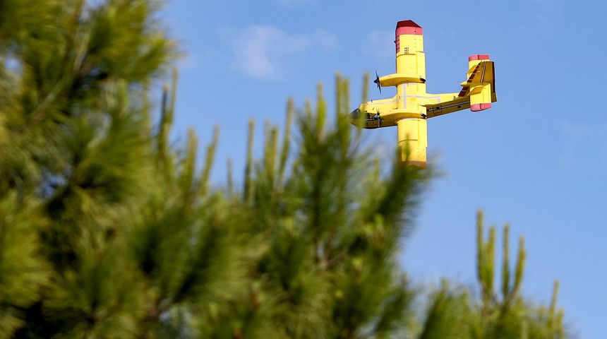 Borbeni helikopter, preleti kanaderi i Krila Oluje – Obilježen Dan državnosti i Dan Oružanih snaga Borbeni helikopter, preleti kanaderi i Krila Oluje – Obilježen Dan državnosti i Dan Oružanih snaga