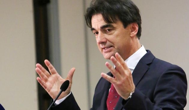 Potpredsjednik vlade i ministar regionalnog razvoja Branko Grcic govorio je na 6. Susretu gradonacelnika i poduzetnika o mjerama koje ce ublaziti manjak u blagajnama nastao smanjenjem poreza na dohodak. Photo: Dusko Jaramaz/PIXSELL