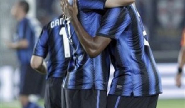 Inter Milan’s Goran Pandev, left, celebrates with his team player Samuel Eto’o // AP Photo