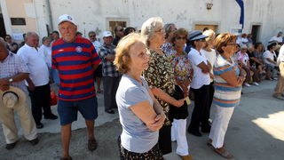 Mali Iz, 260712.
Proslava 70. obljetnice Maloiskog ustanka kojeg zajedno organiziraju Grad Zadar i Udruga antifasistickih boraca pod pokroviteljstvom predsjednika Ive Josipovica. Na spomenik Palima za slobodu i socijalizam u uvali Knez vijence su polozili