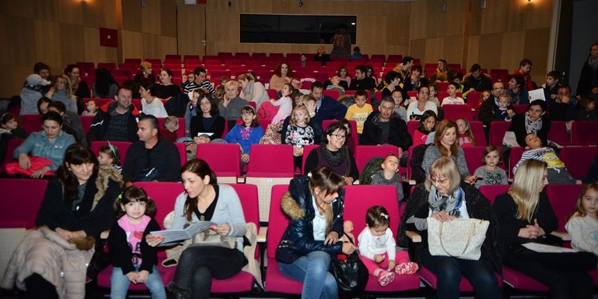 Sunce na Poluotoku: “Crvenkapica” Kazališta lutaka Zadar, Foto: Iva Perinčić Sunce na Poluotoku: “Crvenkapica” Kazališta lutaka Zadar, Foto: Iva Perinčić