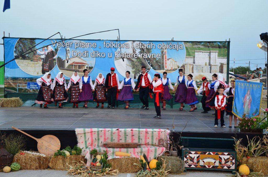 4. po redu večer pisme, folklora i starih običaja “Dođi diko u Kotare ravne – Zemunik 2012.”, foto: Željko Šarić