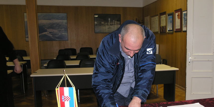 Peticija Pag (Foto: Josip Portada) Peticija Pag (Foto: Josip Portada)