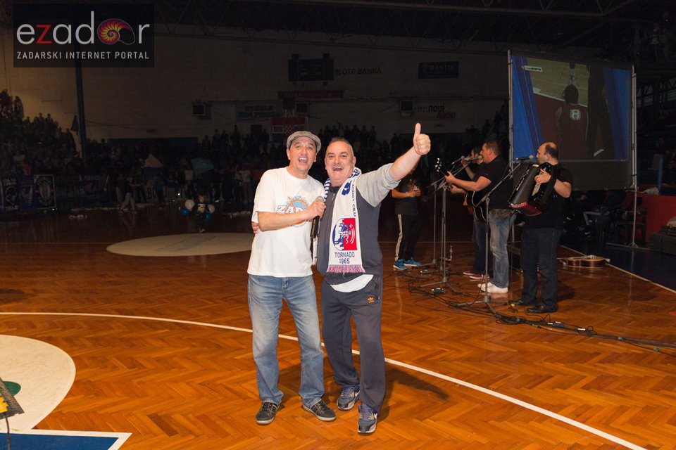 Humanitarno gledanje utakmice Zadar-Cibona (85-84) u Jazinama Humanitarno gledanje utakmice Zadar-Cibona (85-84) u Jazinama
