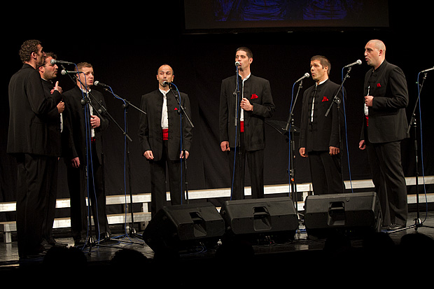 HNK Zadar: “Ljubi s ljubavlju”, foto: Leo Banić HNK Zadar: “Ljubi s ljubavlju”, foto: Leo Banić