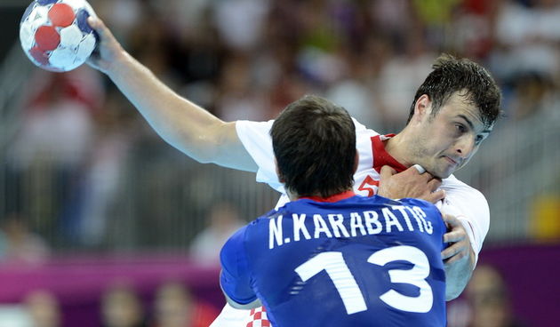 London, 100812.
Kosarkaska dvorana.
Hrvatska muska rukometna reprezentacija igra polufinalnu utakmicu protiv Francuske na Olimpijskim igrama u Londonu.
Na fotografiji: Domagoj Duvnjak, Nikola Karabatic.
Foto: Drago Sopta / CROPIX