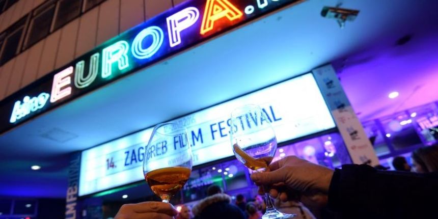 Image 379871 (auto) Image 379871 (auto)