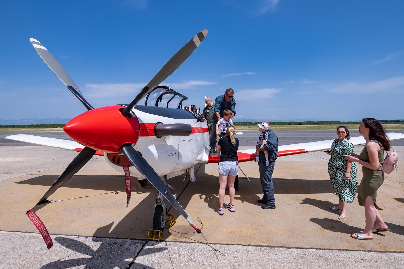 Dan otvorenih vrata vojarne u Zemuniku Dan otvorenih vrata vojarne u Zemuniku