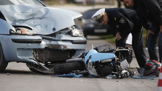 Zadar, 011110.
Teska prometna nesreca automobila Fiat Punto i motora Gillera na krizanju Splitske ulice i Ulice Domovinskog rata. Ocevid je u tijeku.
Foto: Jure Miskovic / CROPIX