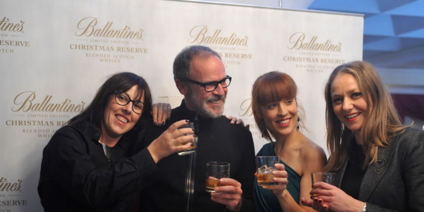 Frano Lasić, Helena Minić i Mare Milin prvi isprobali Ballantine’s Christmas Reserve koktele Frano Lasić, Helena Minić i Mare Milin prvi isprobali Ballantine’s Christmas Reserve koktele