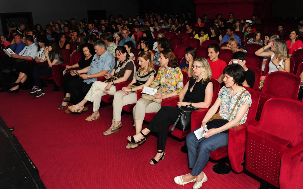Zadar, 15.06.2013. snimio: Nenad Marčev
Gimnazija Vladimira Nazora Zadar i prijatelji
Andrew Lloyd Webber
Fantom u Operi
Redatelj Milena Dundov
Umjetnička voditeljica Iva Mustać Klarić
Nastupili učenici škole i prijatelji
Dvorana HNK Zadar Zadar, 15.06.2013. snimio: Nenad Marčev
Gimnazija Vladimira Nazora Zadar i prijatelji
Andrew Lloyd Webber
Fantom u Operi
Redatelj Milena Dundov
Umjetnička voditeljica Iva Mustać Klarić
Nastupili učenici škole i prijatelji
Dvorana HNK Zadar