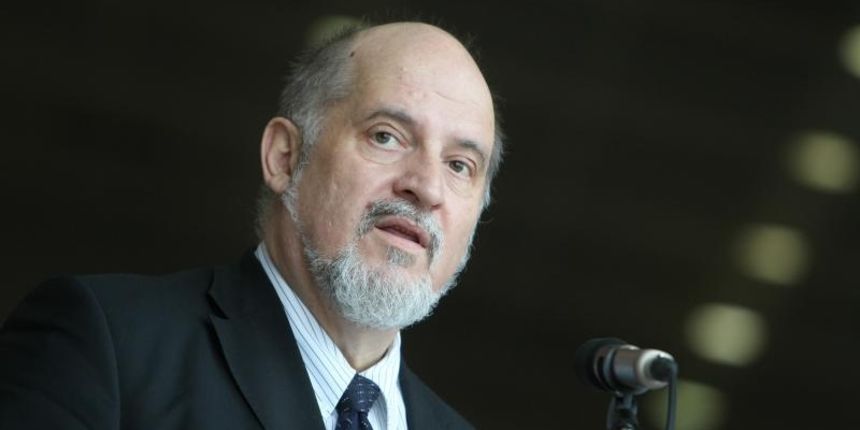 Svecano obiljezavanje Dana nacionalne i sveucilisne knjiznice. U okviru svecanosti, rektor Sveucilista u Zagrebu prof. dr. sc. Aleksa Bjelis i glavni ravnatelj Knjiznice prof. dr. sc. Tihomil Mastrovic potpisali su Sporazum o suradnji izmedju dvije ustano