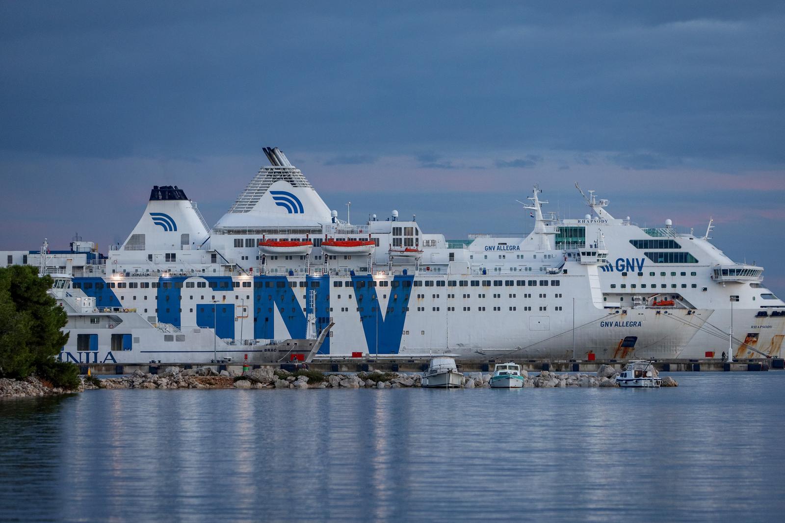 Kruzeri GNV Allegra i GNV Rhapsody na vezu u luci Gaženica