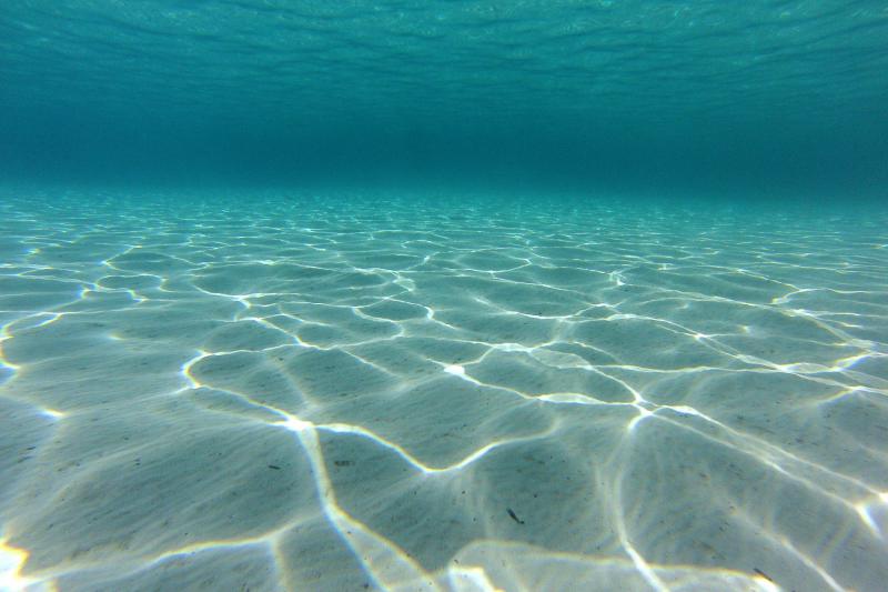 25.07.2013., Dugi otok, Sakarun – Uzduz i poprijeko Dugog otoka u zadarskom arhipelagu u ljetnim danima prepuno je turista, a najomiljenija plaza zasigurno je Sakarun, koja sa nalazi u uvali pokraj mjesta Veli Rat. Pjeskovita plaza sa tirkizno cistim mo