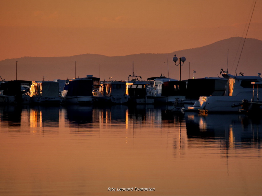 Svitanje i rano jutro u novoj luci Gaženica