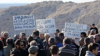 Pag: Prosvjed protiv ilegalnih berača samoniklog bilja, Foto: Filip Brala/PIXSELL