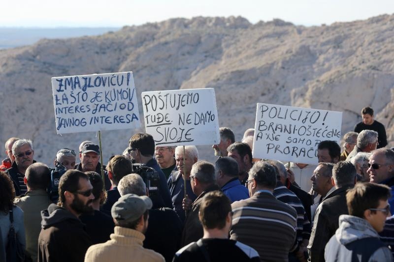 Pag: Prosvjed protiv ilegalnih berača samoniklog bilja, Foto: Filip Brala/PIXSELL