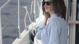 Prigradica, otok Korcula , 270911.
Glumica Penelope Cruz snimljena prilikom ukrcaja u brod Majsan marke Beneteau Antares 10,80  koji ju prebacuje na svjetionik Plocica na snimanje filma” Venuto al mondo”.
Foto: Tom Dubravec /  CROPIX