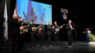 Zadar, 160413.
HNK Zadar. Obiljezavanje 20 godina zadarske zupanije.
Na fotografiji: detalj s proslave; klapa Donat i Mladen Grdovic.
Foto: Luka Gerlanc / CROPIX Zadar, 160413.
HNK Zadar. Obiljezavanje 20 godina zadarske zupanije.
Na fotografiji: detalj s proslave; klapa Donat i Mladen Grdovic.
Foto: Luka Gerlanc / CROPIX