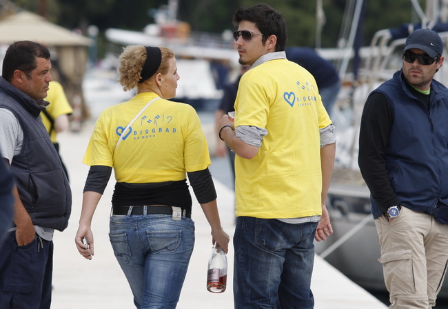 Biograd , 140510.
Danas je u Biogradu odrzana druga Porinova regata na kojoj je za ekipe brojnih diskografskih i medijskih kuca jedrilicarske sposobnosti pokazalo i vise javnih osoba. Na slici Bojan Jambrosic i Martina Vrbos.
Foto: Jure Miskovic / CROPIX Biograd , 140510.
Danas je u Biogradu odrzana druga Porinova regata na kojoj je za ekipe brojnih diskografskih i medijskih kuca jedrilicarske sposobnosti pokazalo i vise javnih osoba. Na slici Bojan Jambrosic i Martina Vrbos.
Foto: Jure Miskovic / CROPIX