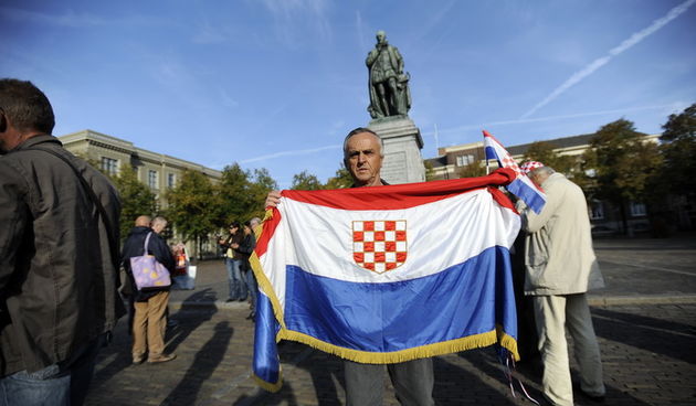 Den Haag,  240911.
Na trgu Plein u nizozemskom gradu Den Haag danas u 14h pocinje  prosvijedni skup s nazivom Pravda je izgubila ravnotezu. Skup potpore hrvatskim haskim uznicima organizira Hrvatski svjetski kongres s ciljem upoznavanja javnosti o neprave