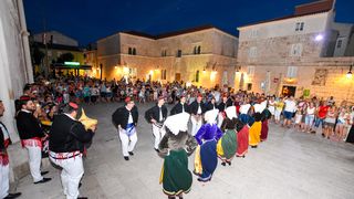 Etno večer s KUD Družina u Pagu Etno večer s KUD Družina u Pagu