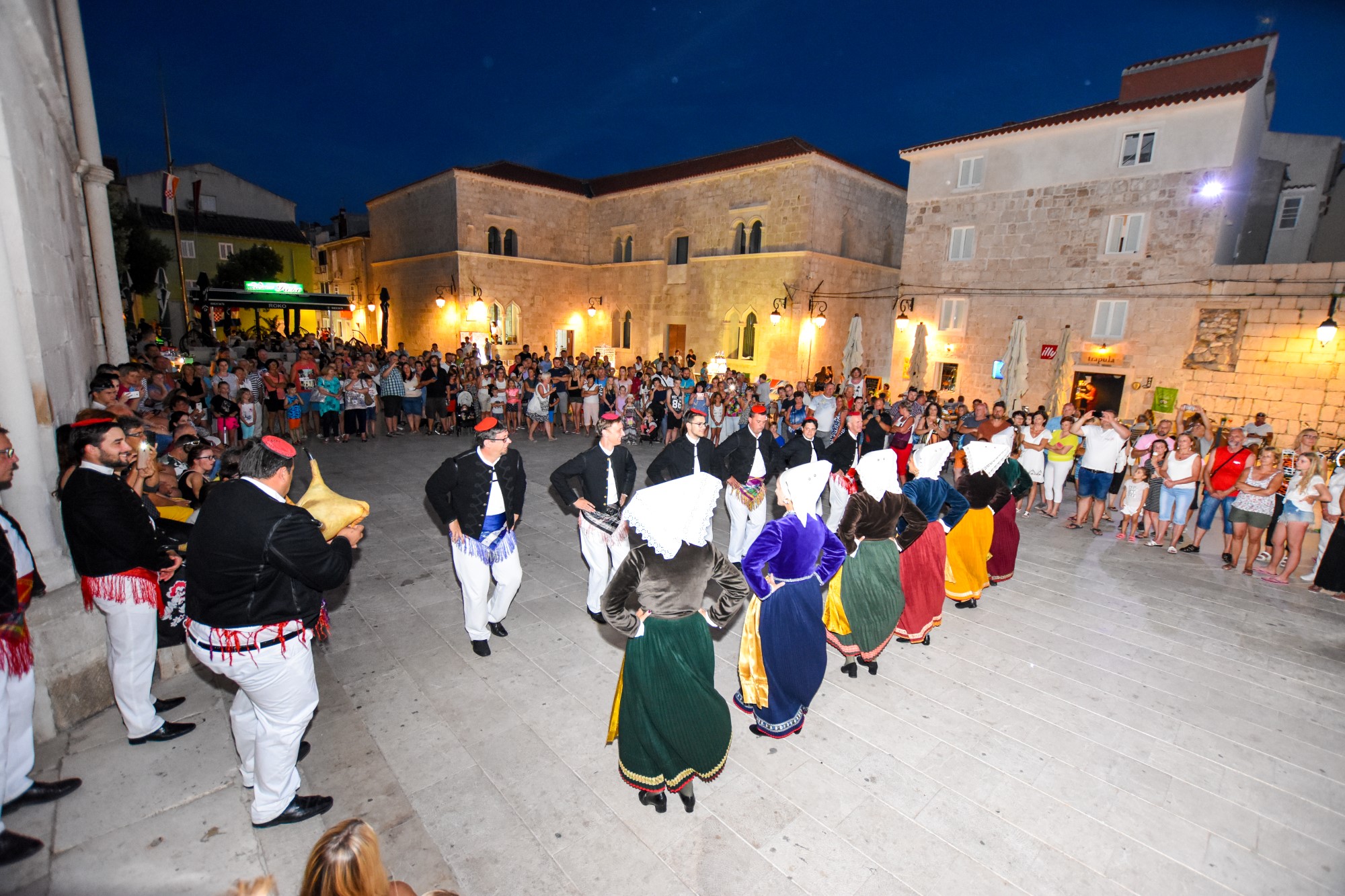 Etno večer s KUD Družina u Pagu Etno večer s KUD Družina u Pagu