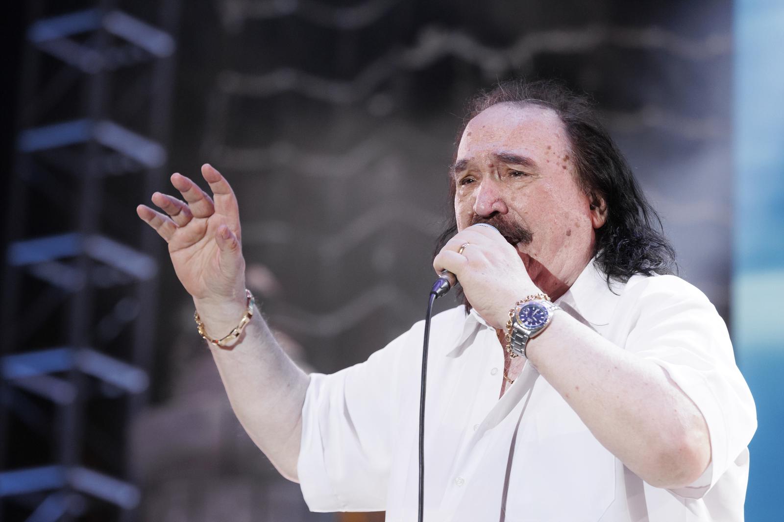 Mišo Kovač i prijatelji na Starom placu u Splitu Mišo Kovač i prijatelji na Starom placu u Splitu