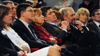 Zadar, 050413.
Veceras je u HNK Zadar odrzano predstavljanje liste koalicije SDP-HNS-HSU za Europski parlament. Na predstavljanju su govorili predsjednik SDP-a Zoran Milanovic, predsjednica HNS-a Vesna Pusic, predsjednik HSU-a Silvano Hrelja, te prvi na l Zadar, 050413.
Veceras je u HNK Zadar odrzano predstavljanje liste koalicije SDP-HNS-HSU za Europski parlament. Na predstavljanju su govorili predsjednik SDP-a Zoran Milanovic, predsjednica HNS-a Vesna Pusic, predsjednik HSU-a Silvano Hrelja, te prvi na l