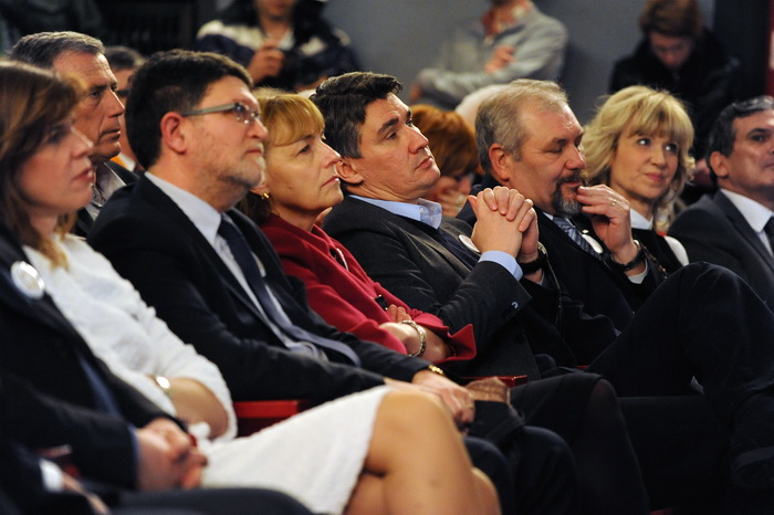 Zadar, 050413.
Veceras je u HNK Zadar odrzano predstavljanje liste koalicije SDP-HNS-HSU za Europski parlament. Na predstavljanju su govorili predsjednik SDP-a Zoran Milanovic, predsjednica HNS-a Vesna Pusic, predsjednik HSU-a Silvano Hrelja, te prvi na l Zadar, 050413.
Veceras je u HNK Zadar odrzano predstavljanje liste koalicije SDP-HNS-HSU za Europski parlament. Na predstavljanju su govorili predsjednik SDP-a Zoran Milanovic, predsjednica HNS-a Vesna Pusic, predsjednik HSU-a Silvano Hrelja, te prvi na l