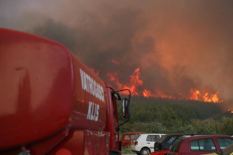 Žrnovnica: Vatra je sve bliže Splitu, nebo je prekriveno dimom Žrnovnica: Vatra je sve bliže Splitu, nebo je prekriveno dimom