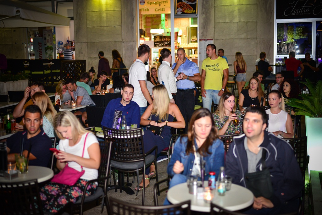 Klapa Contra oduševila u Teatro Baru i Zlatnom kutiću. Foto: Iva Perinčić Klapa Contra oduševila u Teatro Baru i Zlatnom kutiću. Foto: Iva Perinčić