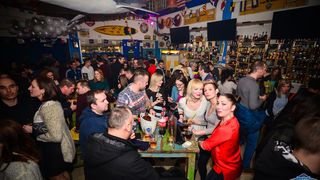 U Famous beach and grill baru Rockatansky bend proslavio je 20 godina djelovanja U Famous beach and grill baru Rockatansky bend proslavio je 20 godina djelovanja