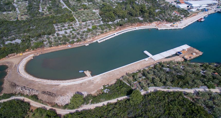 Ribarska luka Vela Lamjana Ribarska luka Vela Lamjana