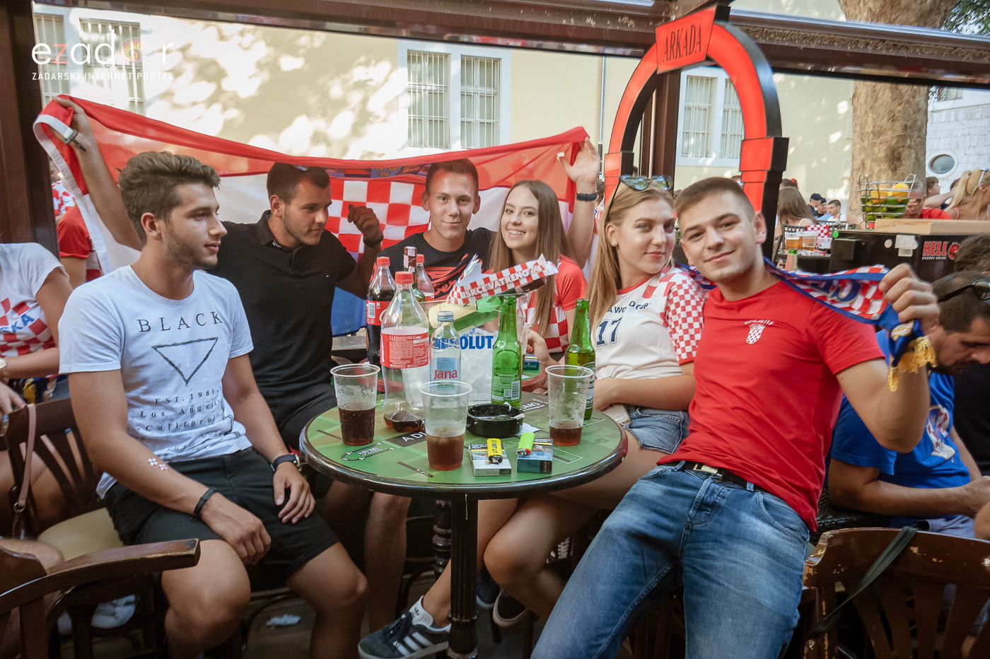 Navijačko ludilo u Zadru za vrijeme i nakon finala Svjetskog prvenstva Navijačko ludilo u Zadru za vrijeme i nakon finala Svjetskog prvenstva