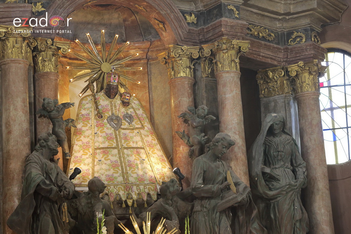 Bibinjci gradišćanskim Hrvatima darovali 1.82 metara visok kip sv. Roka Bibinjci gradišćanskim Hrvatima darovali 1.82 metara visok kip sv. Roka