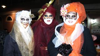 Caffe bar Kult: Kitsch party i Pacific bullets Caffe bar Kult: Kitsch party i Pacific bullets