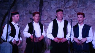 U subotu, 16. srpnja, na Kaštelu Benković u Benkovcu, u sklopu Benkovačkog kulturnog ljeta održan je “9. Etno festival – Benkovac 2016.” U subotu, 16. srpnja, na Kaštelu Benković u Benkovcu, u sklopu Benkovačkog kulturnog ljeta održan je “9. Etno festival – Benkovac 2016.”