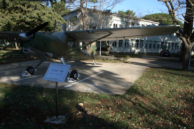 Zemunik: Muzej aviona i helikoptera na otvorenom