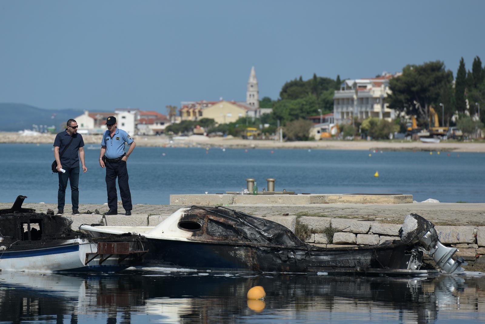 Sv. Filip i Jakov: Požar zahvatio brodice u luci od kojih su tri potonule