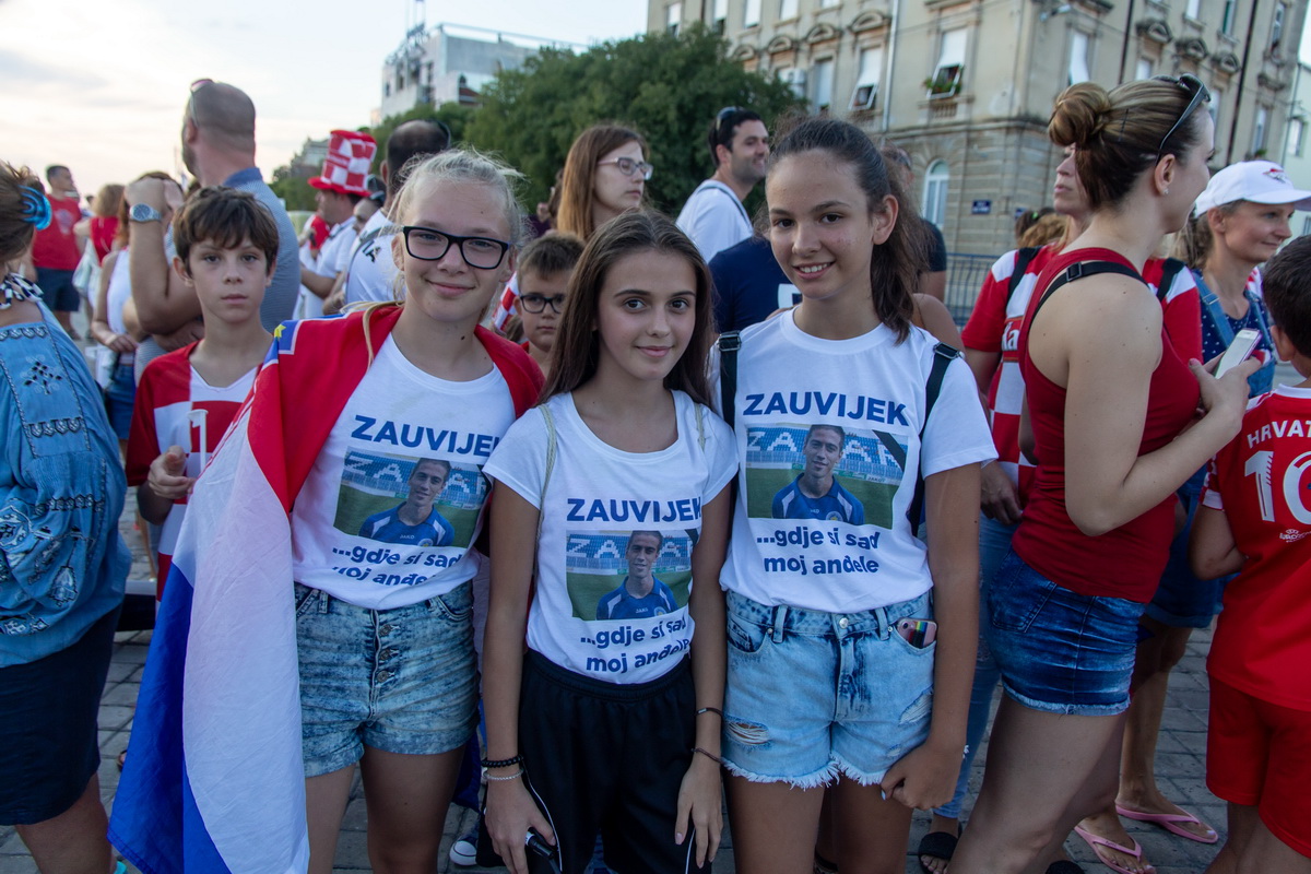 Veličanstven doček četvorice zadarskih Vatrenih od Gradskog mosta do Foruma