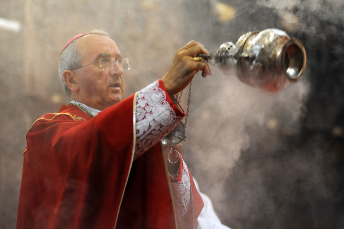 Zadar, 241112.
Obiljezavanje Dana grada Zadra i dolazak generala Ante Gotovine pocasnog gradjanina grada Zadra. General Gotovina na svetoj misi u katedrali Sv. Stosije.
Na slici nadbiskup zadarski Zelimir Puljic
Foto: Luka Gerlanc / CROPIX Zadar, 241112.
Obiljezavanje Dana grada Zadra i dolazak generala Ante Gotovine pocasnog gradjanina grada Zadra. General Gotovina na svetoj misi u katedrali Sv. Stosije.
Na slici nadbiskup zadarski Zelimir Puljic
Foto: Luka Gerlanc / CROPIX