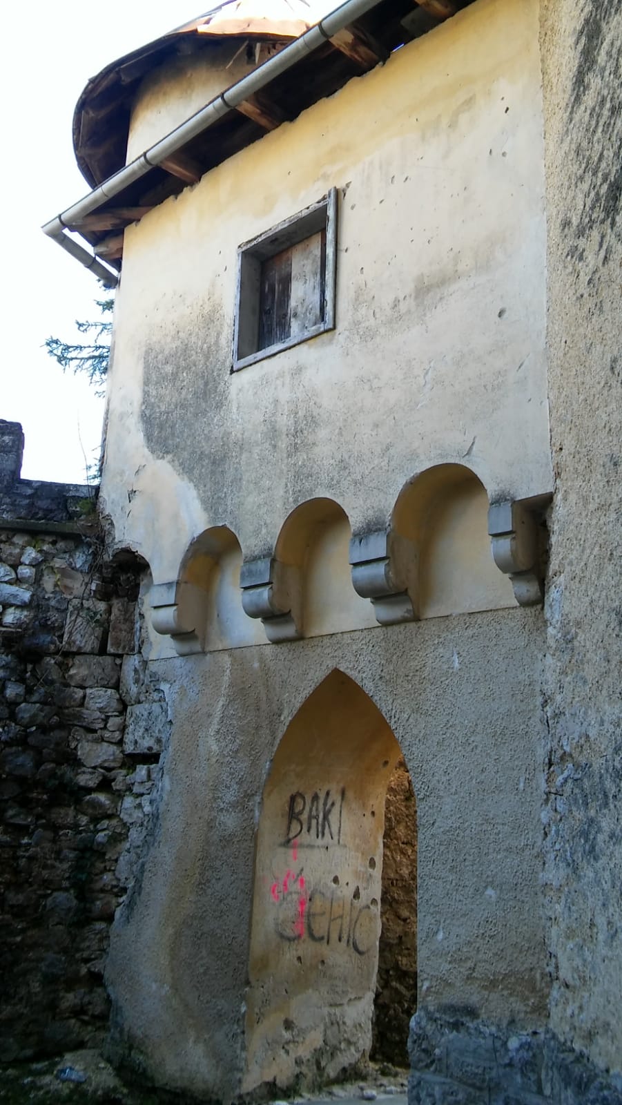 Prijepodne u Cazinu, Kostelski buk i posjet tvrđavi Ostrožac