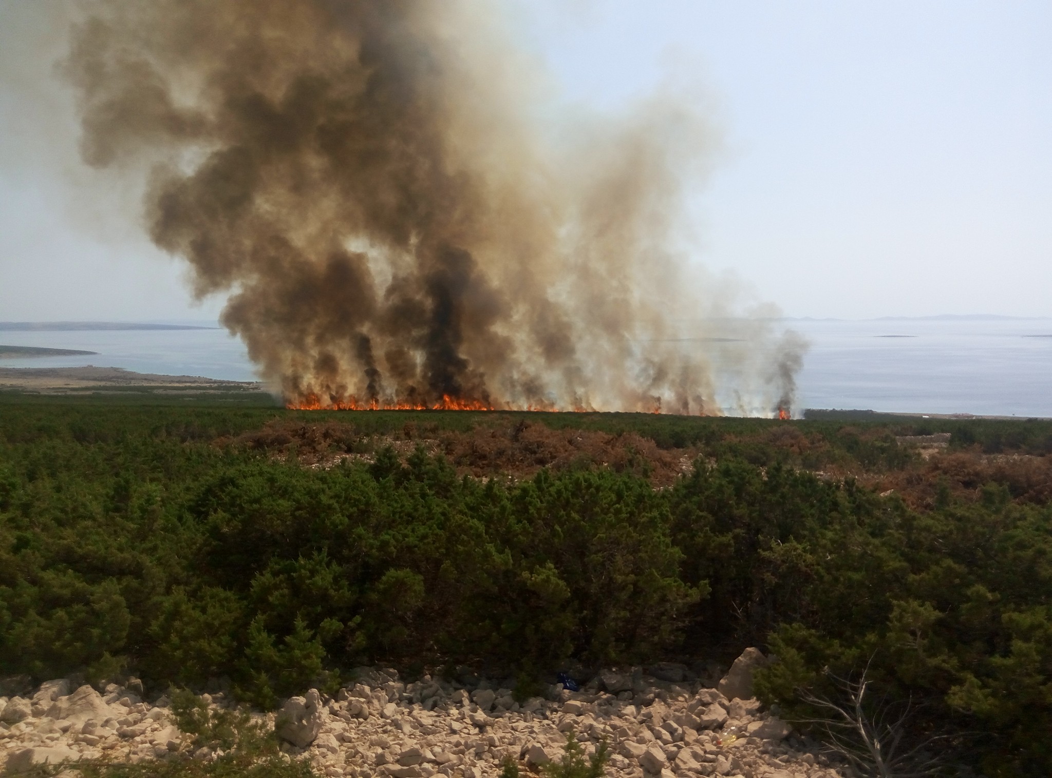 Lokaliziran požar kod Košljuna na otoku Pagu Lokaliziran požar kod Košljuna na otoku Pagu
