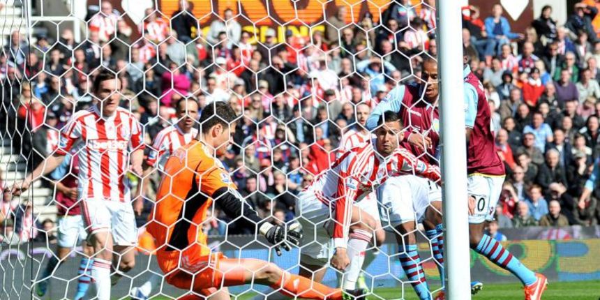 Soccer – Barclays Premier League – Stoke City v Aston Villa – Britannia StadiumAston Villa’s Gabriel Agbonlahor beats Stoke City goalkeeper Asmir Begovic to score their first goal during the Barclays Premier League match at the Britannia Stadium, Stoke on Soccer – Barclays Premier League – Stoke City v Aston Villa – Britannia StadiumAston Villa’s Gabriel Agbonlahor beats Stoke City goalkeeper Asmir Begovic to score their first goal during the Barclays Premier League match at the Britannia Stadium, Stoke on