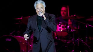 Zagreb, 211111.
Legendarni pjevac Tom Jones, odrzao je veceras koncert u Areni Zagreb u sklopu  Praise & Blame  europske turneje.
Foto: Neja Markicevic / CROPIX